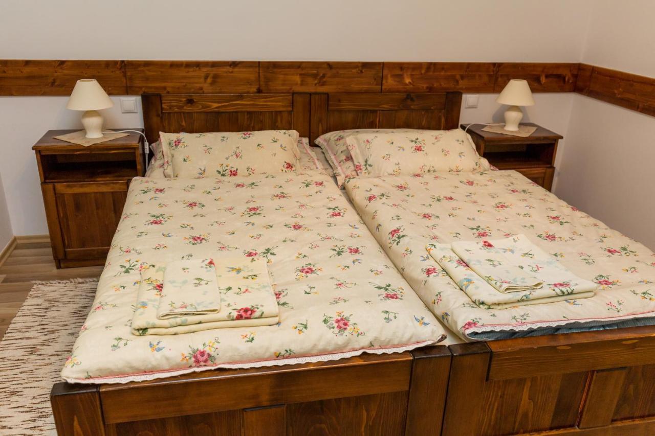 Penzion Gazdovsky Hostinec Topoľčianky Esterno foto
