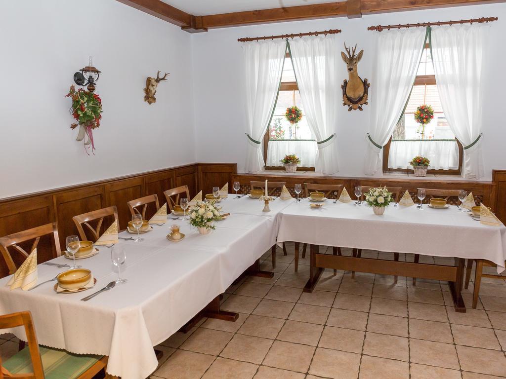 Penzion Gazdovsky Hostinec Topoľčianky Esterno foto