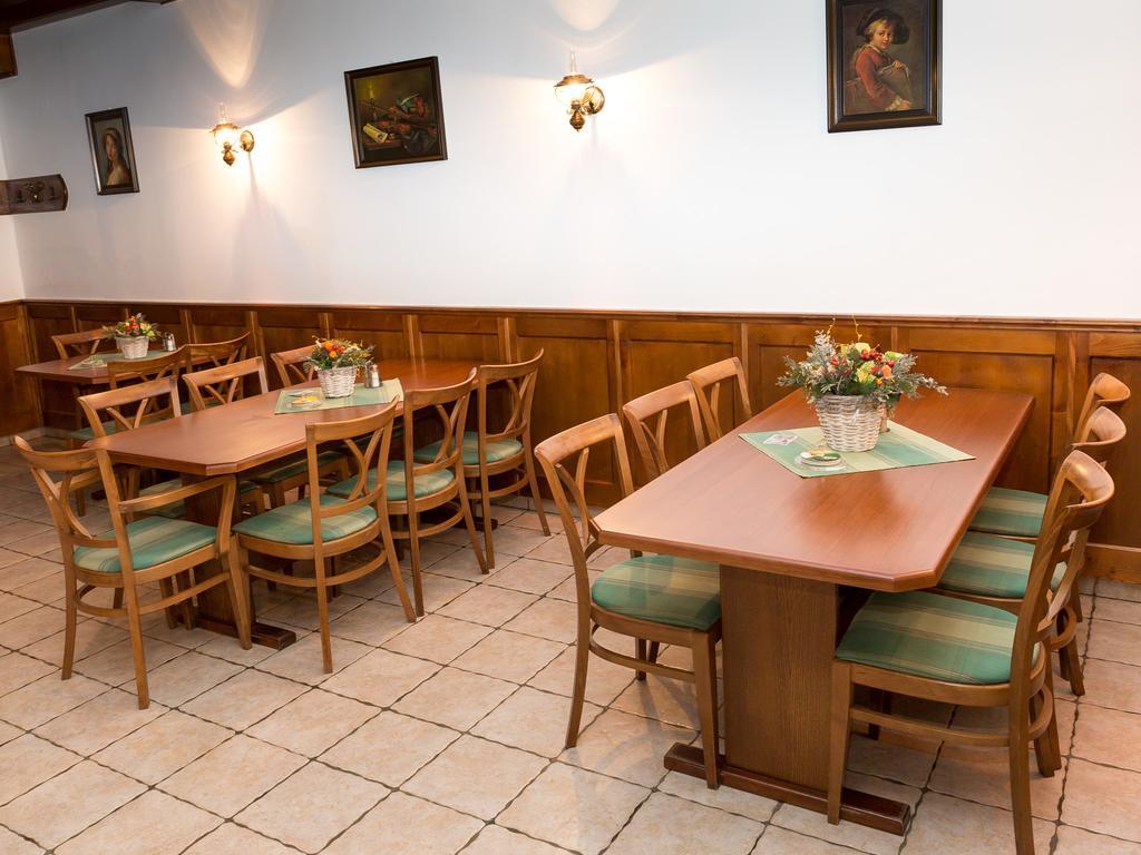 Penzion Gazdovsky Hostinec Topoľčianky Esterno foto