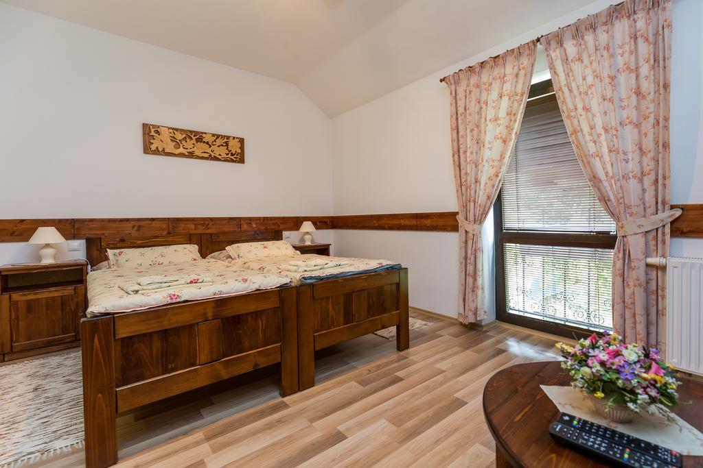 Penzion Gazdovsky Hostinec Topoľčianky Esterno foto